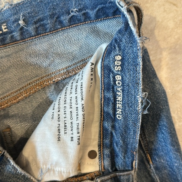 American Eagle 90s Boyfriend Destroyed Relaxed Crop Jeans 6 short - Picture 4 of 8